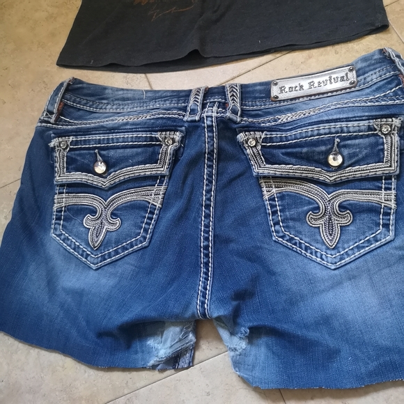Rock Revival Jean Shorts - Picture 10 of 16